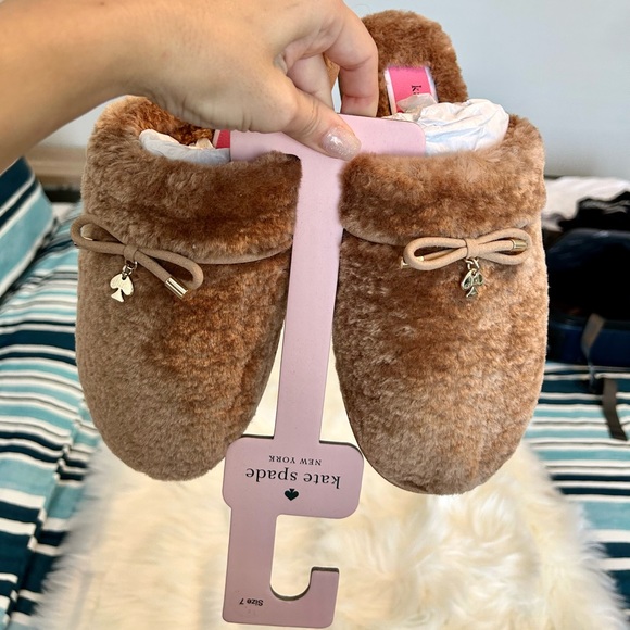 ๐ซ Sold ๐ซ Kate spade fluffy slippers NWT size 7 - Picture 2 of 5